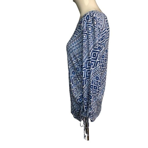 Ruby Rd. Size small blue geometric print top - Picture 5 of 8